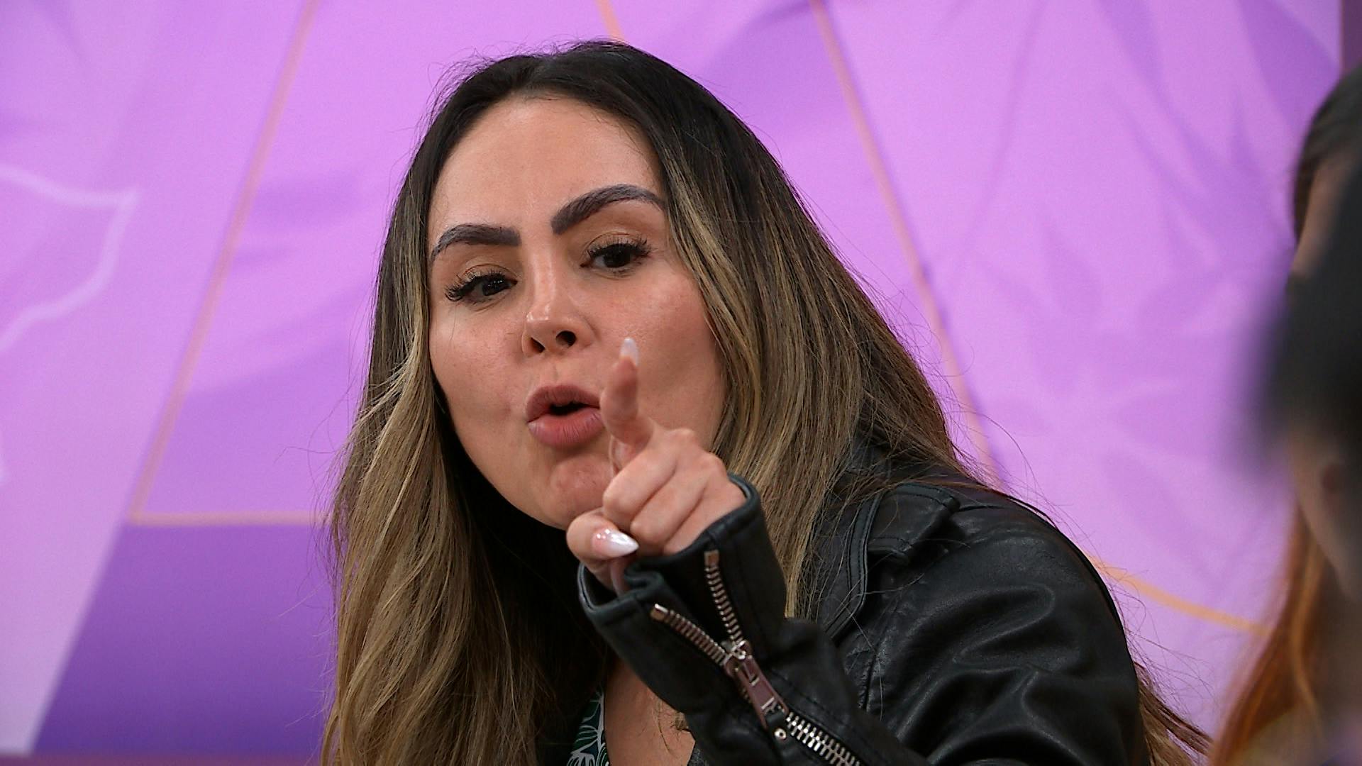 ¡Prófugos del ácido fólico! Virginia está harta de que a su amiga le vean la cara
