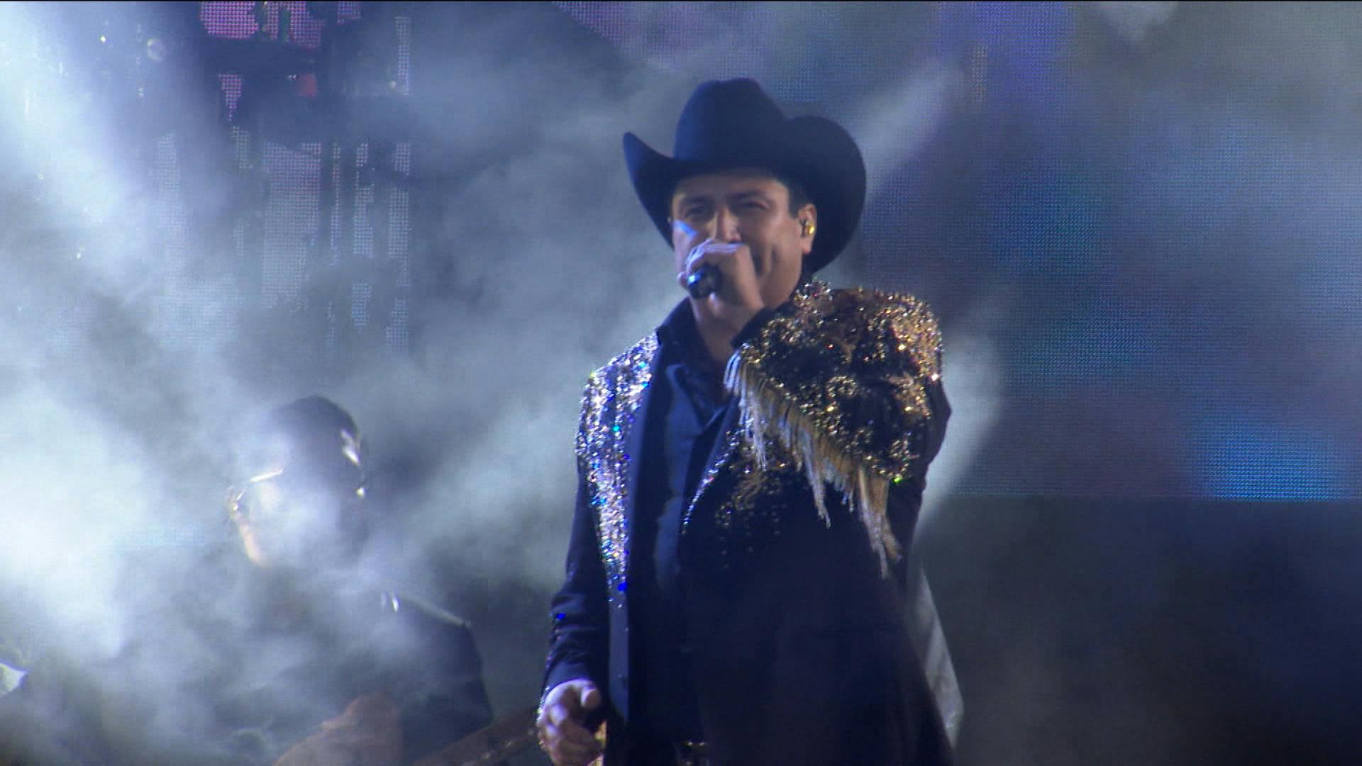 ¡Así celebró veinte años de trayectoria Julión Álvarez en Guadalajara!