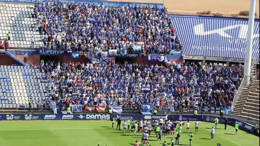 Celebración con la afición final de partido