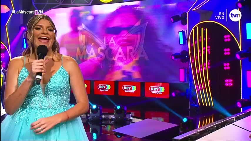 Show 2: Wichi Camacho no logró esconder su identidad 