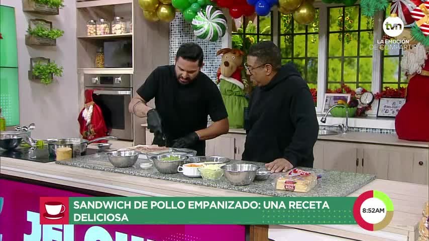 Cocina con Robin un emparedado de pollo