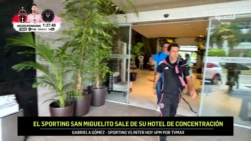 El Sporting SM sale de su hotel de concentración