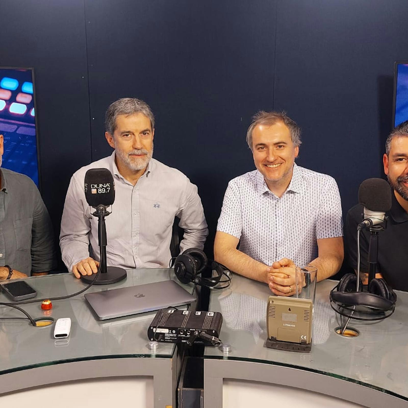Rolando Dünner: Una mirada al fondo del universo Rolando Dünner: Una mirada al fondo del universo