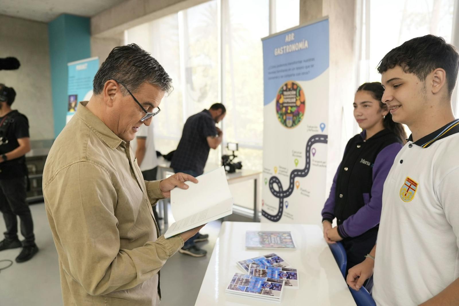 La tecnología espacial que anticipa desastres climáticos y el modelo educativo que impulsa Anglo American: Dos innovaciones de soluciones sostenibles para la comunidad