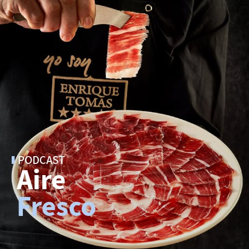 El restaurante Enrique Tomás y la directora del Centro Arte Alameda