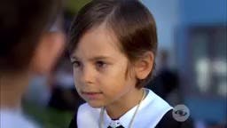 Caroline exige a su hijo