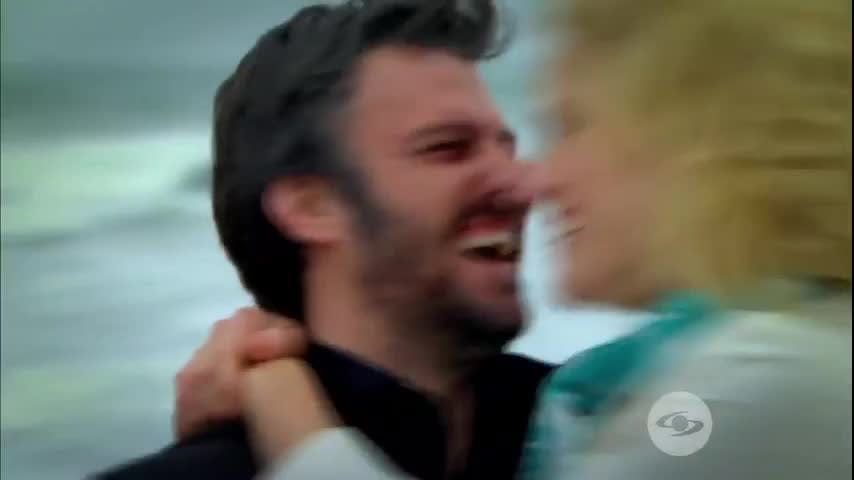 Caroline cae en la trampa