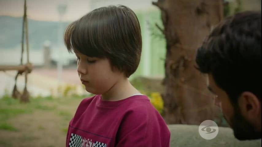 Ugur Rechaza a Su Padre