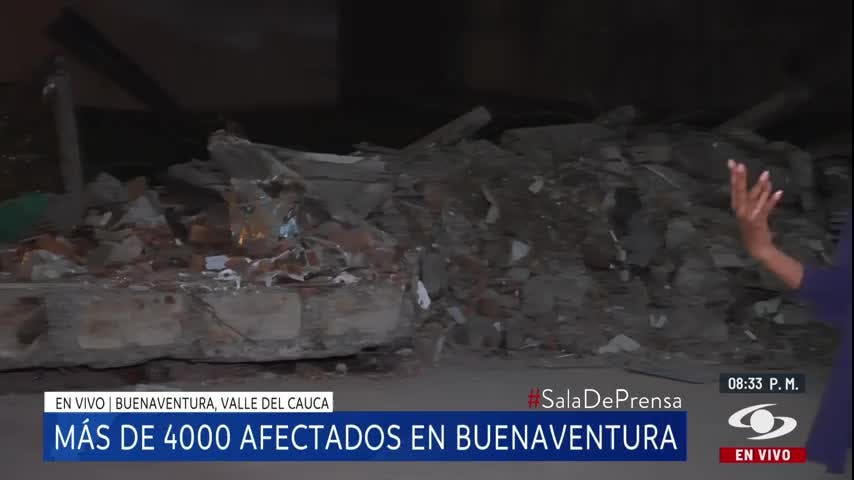 Miles ayudan sin descanso