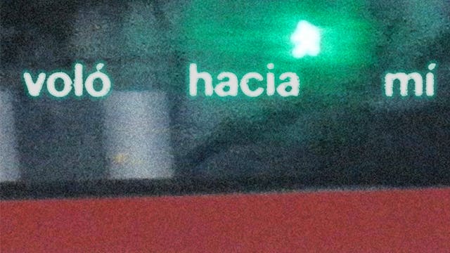 Voló hacia mi